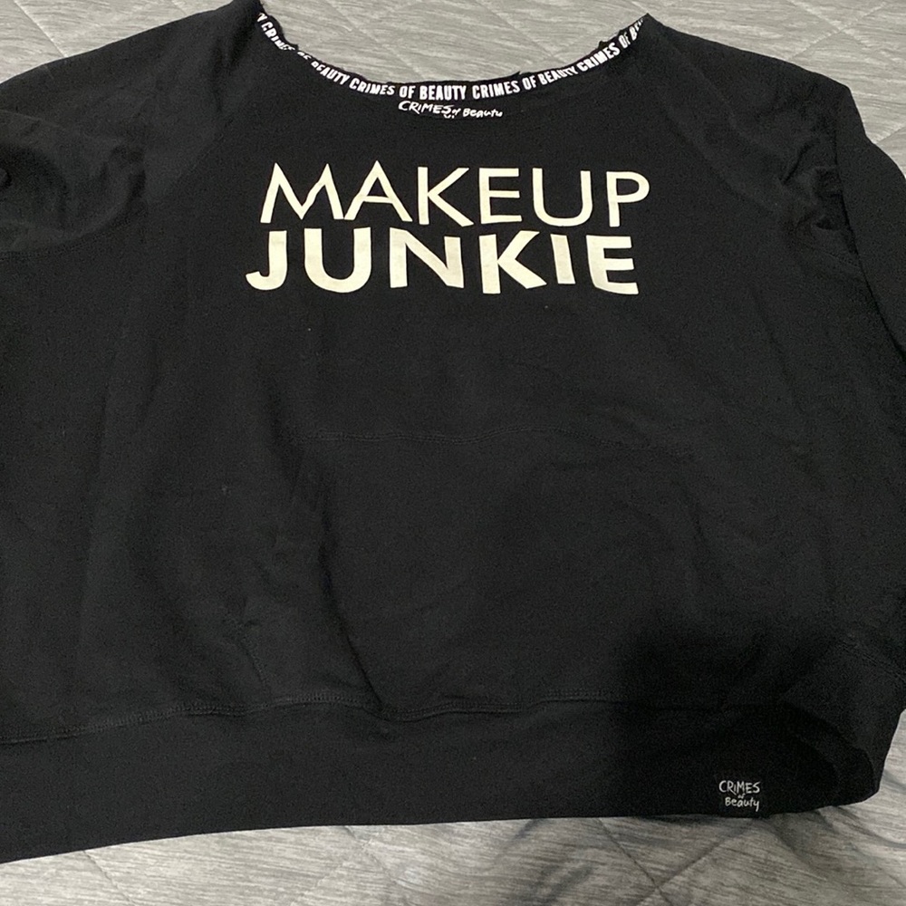 Crimes of beauty long sleeve top. Size  XL. Makeup Junkie
